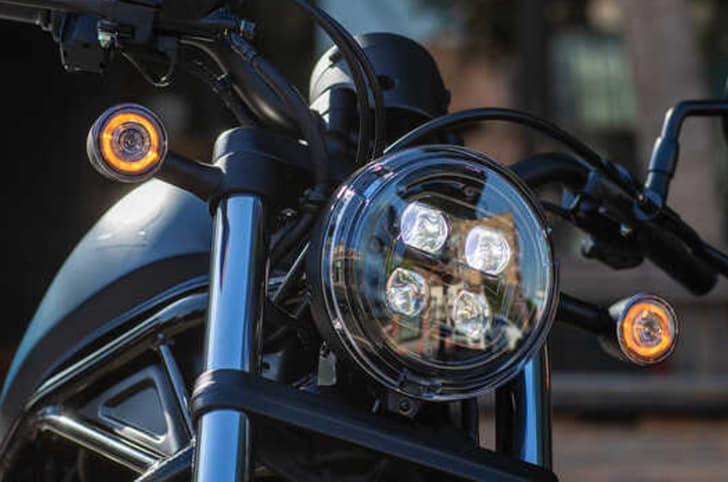 The Rebel 500 runs on unique wheel sizes, measuring 16 inches at both ends.